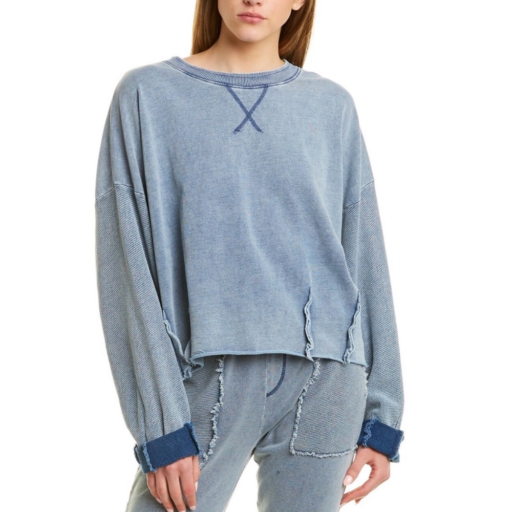 Vintage Havana Reverse detail blue pullover